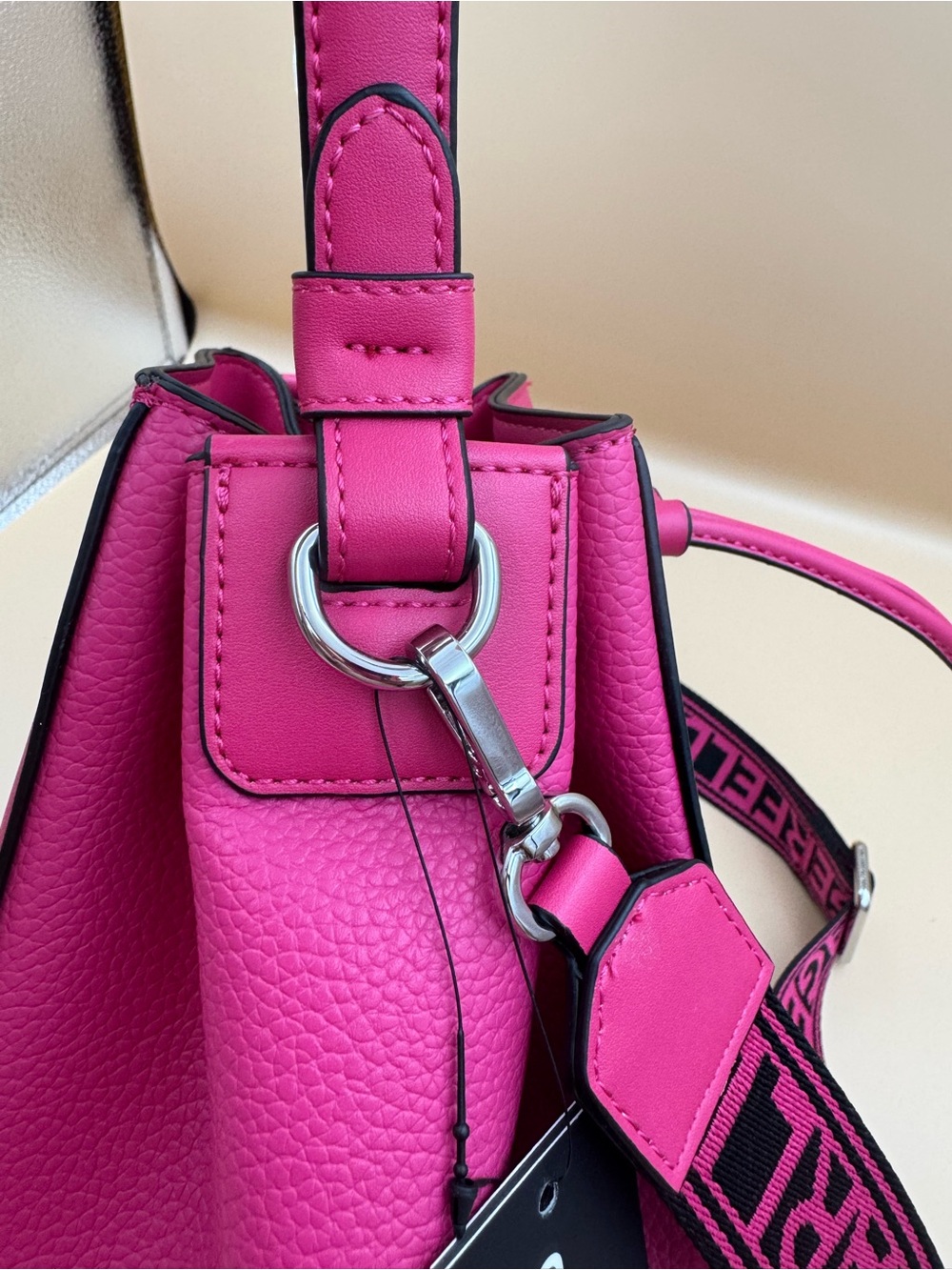 Pink Drawstring Bucket Crossbody Bag + KARL & CHOUPETTE DUO BAG CHARM - Picture 15 of 17